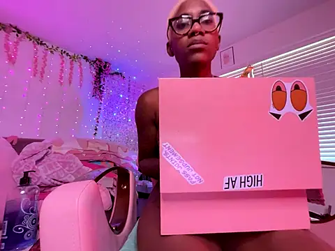 VixenCapri online show from October 25, 2025, 5:46 pm