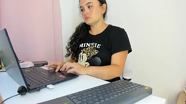 Snapshot of kattypinkk chatting on February 7, 2026, 10:07 pm kattypinkk online show from February 7, 2026, 10:07 pm