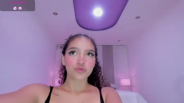 anahi curlie1 online show from February 4, 2025, 9:49 am