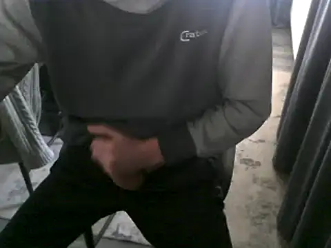 Snapshot of hornyman18cm39 chatting on January 29, 2025, 11:30 am hornyman18cm39 online show from January 29, 2025, 11:30 am