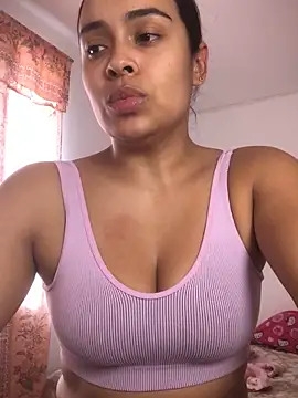 Snapshot of JuanaSimons chatting on April 19, 2026, 9:39 pm JuanaSimons online show from April 19, 2026, 9:39 pm