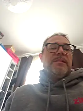 Snapshot of BananasNCream chatting on September 25, 2025, 8:20 am BananasNCream online show from September 25, 2025, 8:20 am