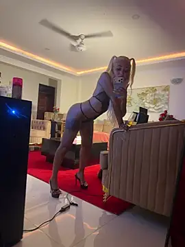 Snapshot of Candiey001 chatting on July 8, 2026, 8:31 pm Candiey001 online show from July 8, 2026, 8:31 pm