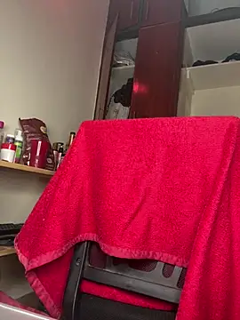 Snapshot of Candiey001 chatting on February 18, 2026, 10:39 pm Candiey001 online show from February 18, 2026, 10:39 pm