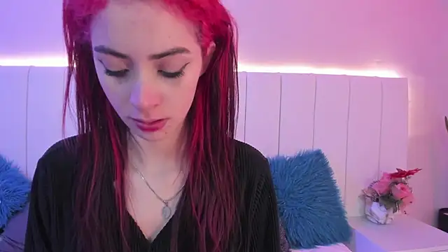 CAMILLEN PETTID online show from November 18, 2025, 10:34 pm