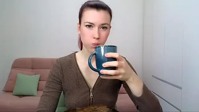 Snapshot of AliciaNewell chatting on September 21, 2025, 10:09 am AliciaNewell online show from September 21, 2025, 10:09 am