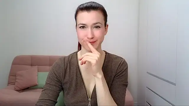 Snapshot of AliciaNewell chatting on September 16, 2025, 8:04 am AliciaNewell online show from September 16, 2025, 8:04 am