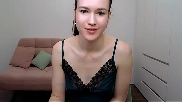 Snapshot of AliciaNewell chatting on February 24, 2025, 2:48 pm AliciaNewell online show from February 24, 2025, 2:48 pm