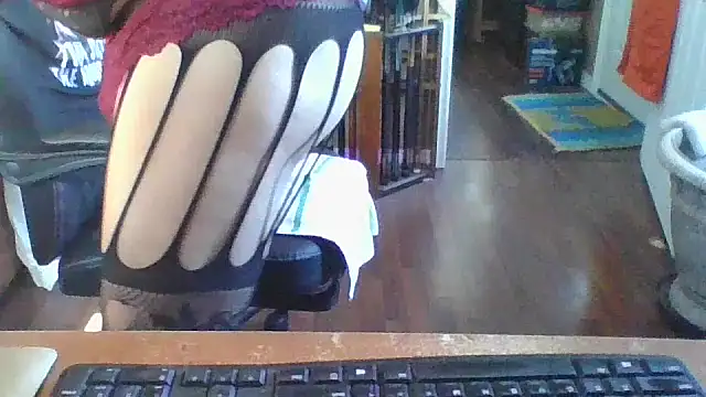 Snapshot of Daremeknot chatting on January 8, 2026, 5:19 pm Daremeknot online show from January 8, 2026, 5:19 pm