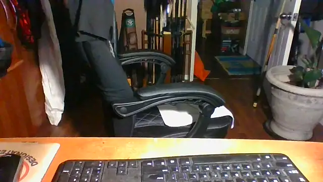 Snapshot of Daremeknot chatting on January 6, 2026, 12:58 am Daremeknot online show from January 6, 2026, 12:58 am