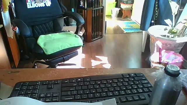 Snapshot of Daremeknot chatting on June 1, 2026, 2:06 pm Daremeknot online show from June 1, 2026, 2:06 pm