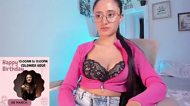 Snapshot of _Caroliinee_ chatting on March 7, 2025, 10:21 pm Caroliinee online show from March 7, 2025, 10:21 pm