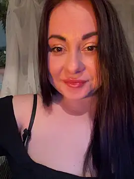 Snapshot of DaisyStreet chatting on April 18, 2026, 7:58 pm DaisyStreet online show from April 18, 2026, 7:58 pm