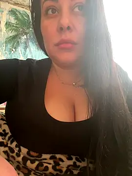 Snapshot of DaisyStreet chatting on December 19, 2025, 8:06 am DaisyStreet online show from December 19, 2025, 8:06 am