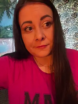 Snapshot of DaisyStreet chatting on May 14, 2026, 9:28 am DaisyStreet online show from May 14, 2026, 9:28 am