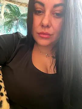 Snapshot of DaisyStreet chatting on November 17, 2025, 9:02 am DaisyStreet online show from November 17, 2025, 9:02 am