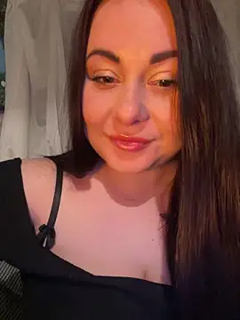 Snapshot of DaisyStreet chatting on April 18, 2026, 7:07 pm DaisyStreet online show from April 18, 2026, 7:07 pm