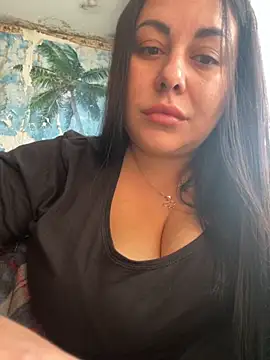 Snapshot of DaisyStreet chatting on November 2, 2025, 10:20 am DaisyStreet online show from November 2, 2025, 10:20 am