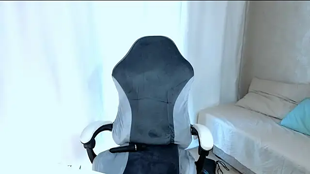 Lily Daviss online show from July 8, 2026, 4:13 am