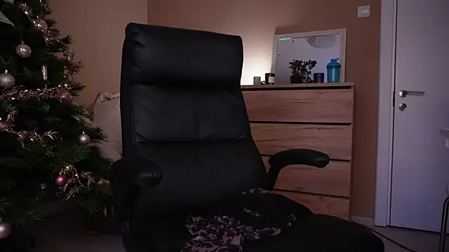 KaylaLaine online show from December 14, 2025, 7:14 am