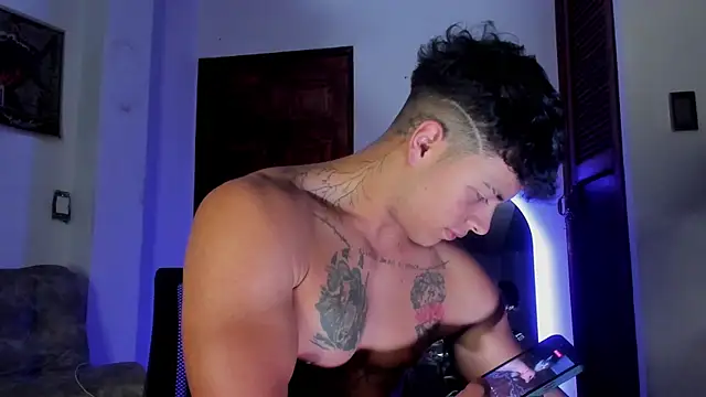 Snapshot of Dominic_Biker__ chatting on May 18, 2026, 2:33 am Dominic Biker online show from May 18, 2026, 2:33 am