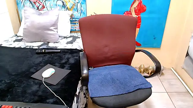 Snapshot of Brunettedevon33 chatting on December 21, 2025, 5:14 pm Brunettedevon33 online show from December 21, 2025, 5:14 pm