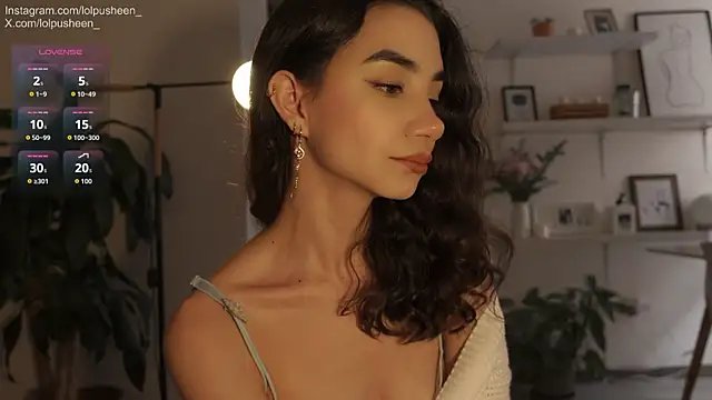 Snapshot of JulietteDee chatting on February 18, 2026, 9:11 pm JulietteDee online show from February 18, 2026, 9:11 pm