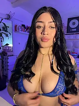 lucianaroy online show from April 8, 2026, 3:19 am