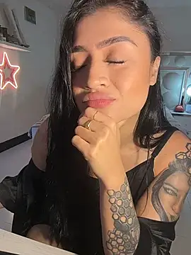 Snapshot of lucianaroy chatting on February 7, 2026, 10:51 pm lucianaroy online show from February 7, 2026, 10:51 pm