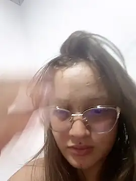 lucyy06 online show from May 29, 2026, 3:12 am