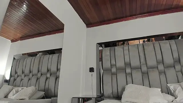 NikkySmiith online show from September 17, 2025, 9:55 am