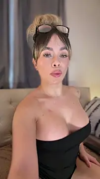 Snapshot of Alison_Diaz17 chatting on March 19, 2026, 10:43 pm Alison Diaz17 online show from March 19, 2026, 10:43 pm