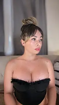 Snapshot of Alison_Diaz17 chatting on April 4, 2026, 10:16 pm Alison Diaz17 online show from April 4, 2026, 10:16 pm