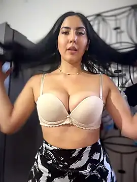 MarianaBenz online show from May 9, 2026, 9:18 pm