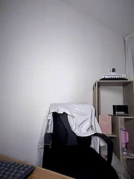 MarianaBenz online show from December 2, 2025, 12:00 am