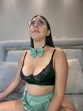 Snapshot of MarianaBenz chatting on March 17, 2025, 9:35 pm MarianaBenz online show from March 17, 2025, 9:35 pm