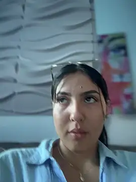 Snapshot of MarianaBenz chatting on February 27, 2025, 9:58 pm MarianaBenz online show from February 27, 2025, 9:58 pm