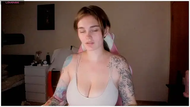 Snapshot of AnnaRoading chatting on December 10, 2024, 6:38 pm AnnaRoading online show from December 10, 2024, 6:38 pm