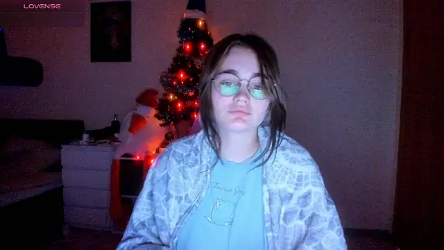 Snapshot of AnnaRoading chatting on December 30, 2024, 7:42 pm AnnaRoading online show from December 30, 2024, 7:42 pm