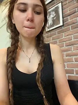 Snapshot of QuitieLia chatting on May 14, 2026, 7:49 am QuitieLia online show from May 14, 2026, 7:49 am