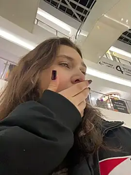 QuitieLia online show from January 21, 2025, 3:10 pm