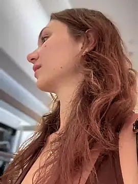 QuitieLia online show from September 10, 2025, 9:41 am