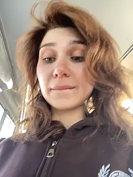 QuitieLia online show from March 14, 2026, 1:06 pm