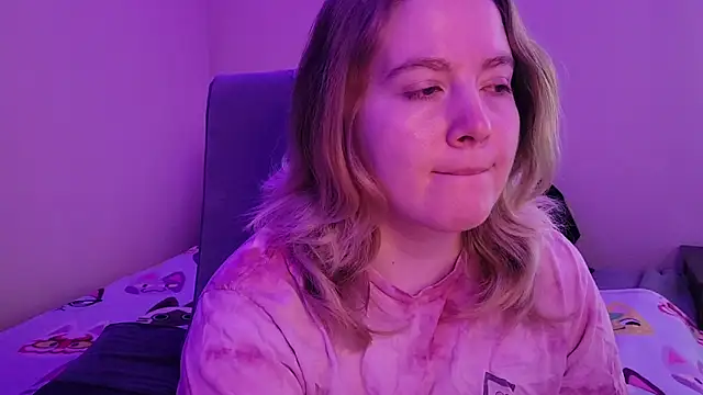 Snapshot of InternetFairy_XO chatting on October 31, 2025, 6:21 am InternetFairy XO online show from October 31, 2025, 6:21 am