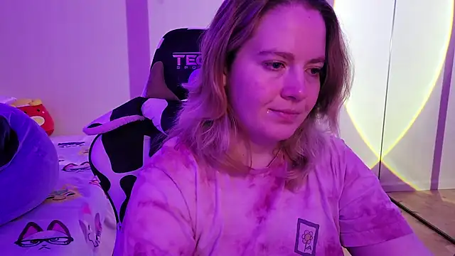 Snapshot of InternetFairy_XO chatting on October 20, 2025, 3:41 am InternetFairy XO online show from October 20, 2025, 3:41 am