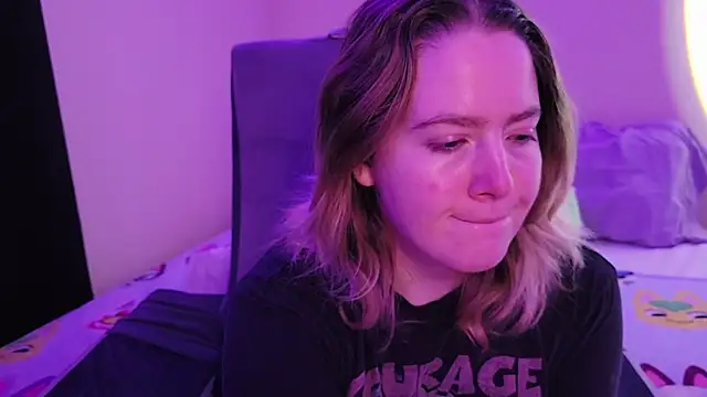 Snapshot of InternetFairy_XO chatting on November 22, 2025, 5:39 am InternetFairy XO online show from November 22, 2025, 5:39 am