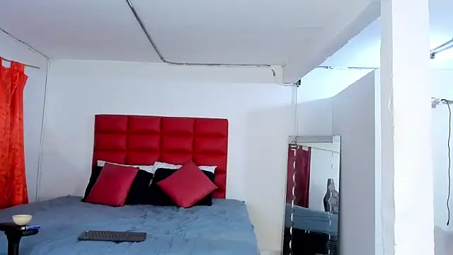 LyonGallego  online show from November 14, 2025, 10:19 am