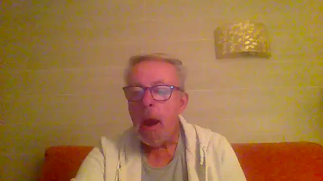 Snapshot of tuggy59 chatting on March 17, 2026, 5:21 am tuggy59 online show from March 17, 2026, 5:21 am