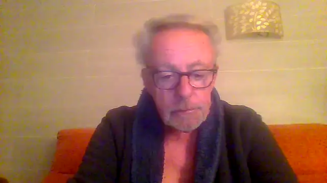 Snapshot of tuggy59 chatting on March 19, 2026, 5:18 am tuggy59 online show from March 19, 2026, 5:18 am