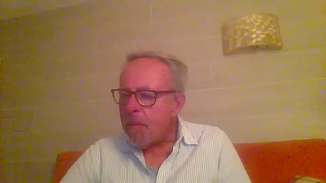 Snapshot of tuggy59 chatting on April 3, 2026, 4:52 am tuggy59 online show from April 3, 2026, 4:52 am